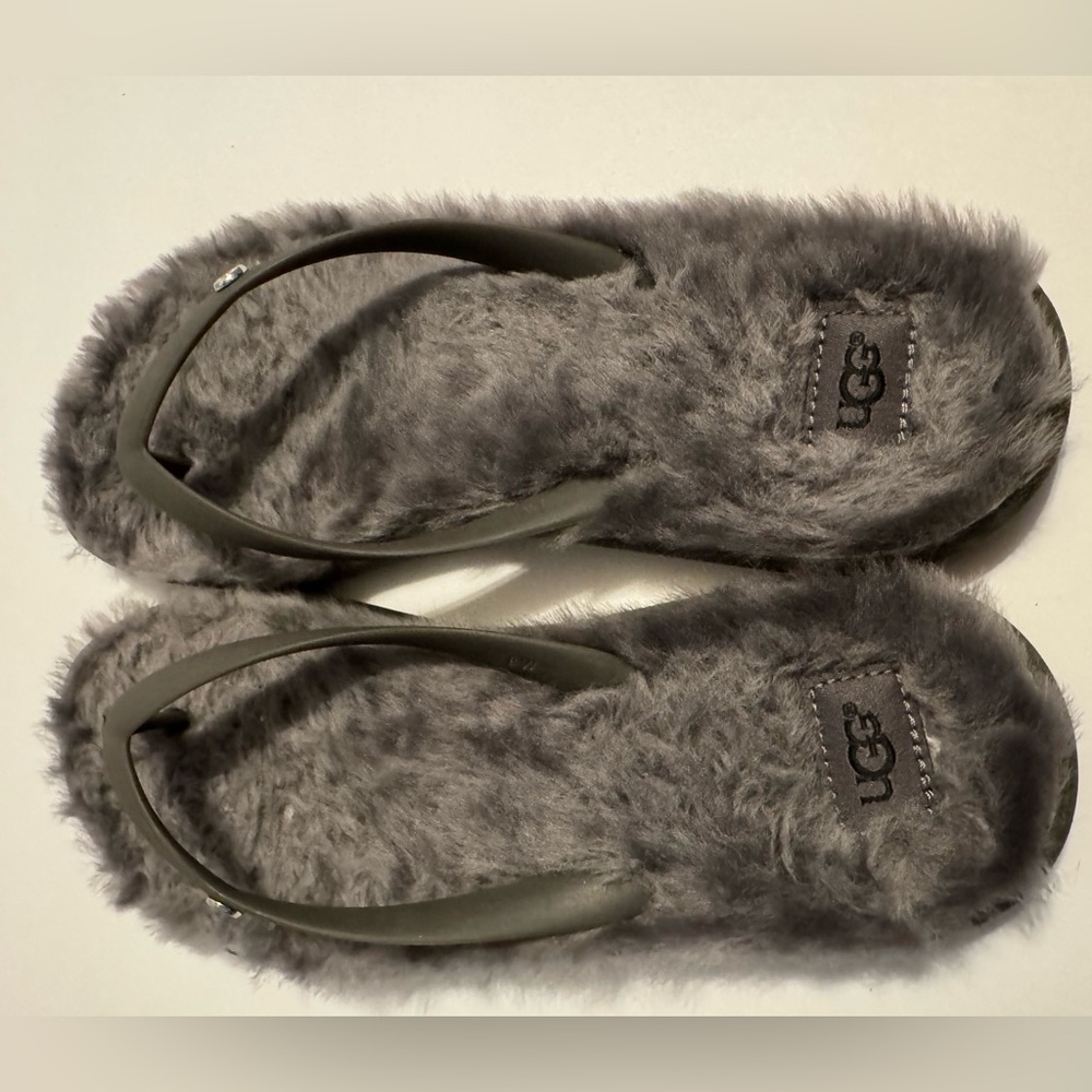 UGG gray Fluffie Faux Fur Lined Flip Flop Sandals Slippers Size 8
